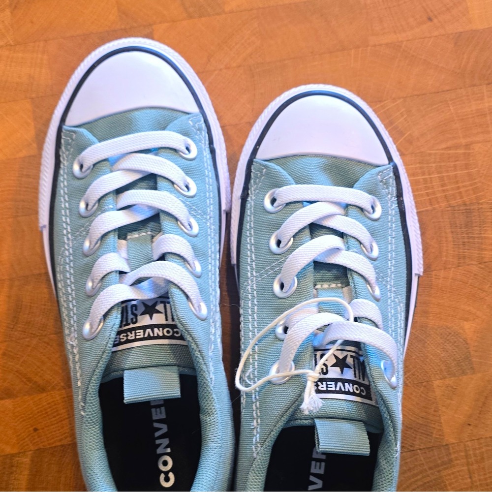 Converse Chuck Taylor All Star Kids Low Top Canvas Sneaker Blue US 1 EU 32